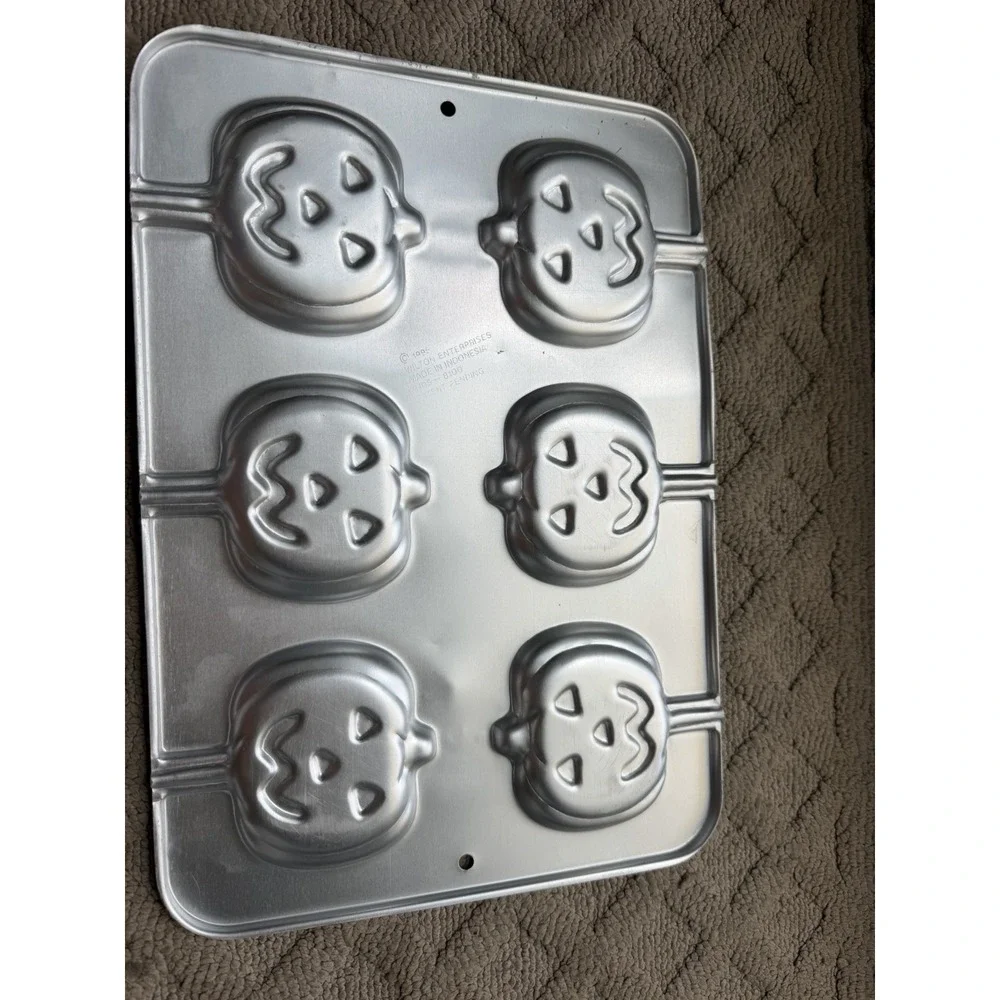 Vintage Wilton Cookie Treat Pan Halloween Jack O Lantern Pumpkin Baking Mold